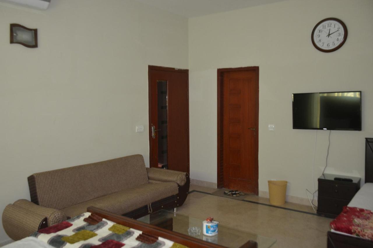 The Travelers Den Hotel อิสลามาบัด ภายนอก รูปภาพ