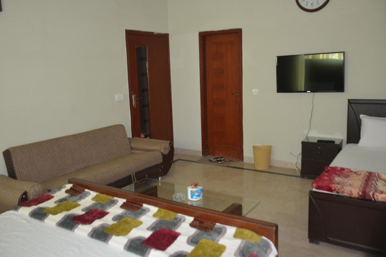 The Travelers Den Hotel อิสลามาบัด ภายนอก รูปภาพ