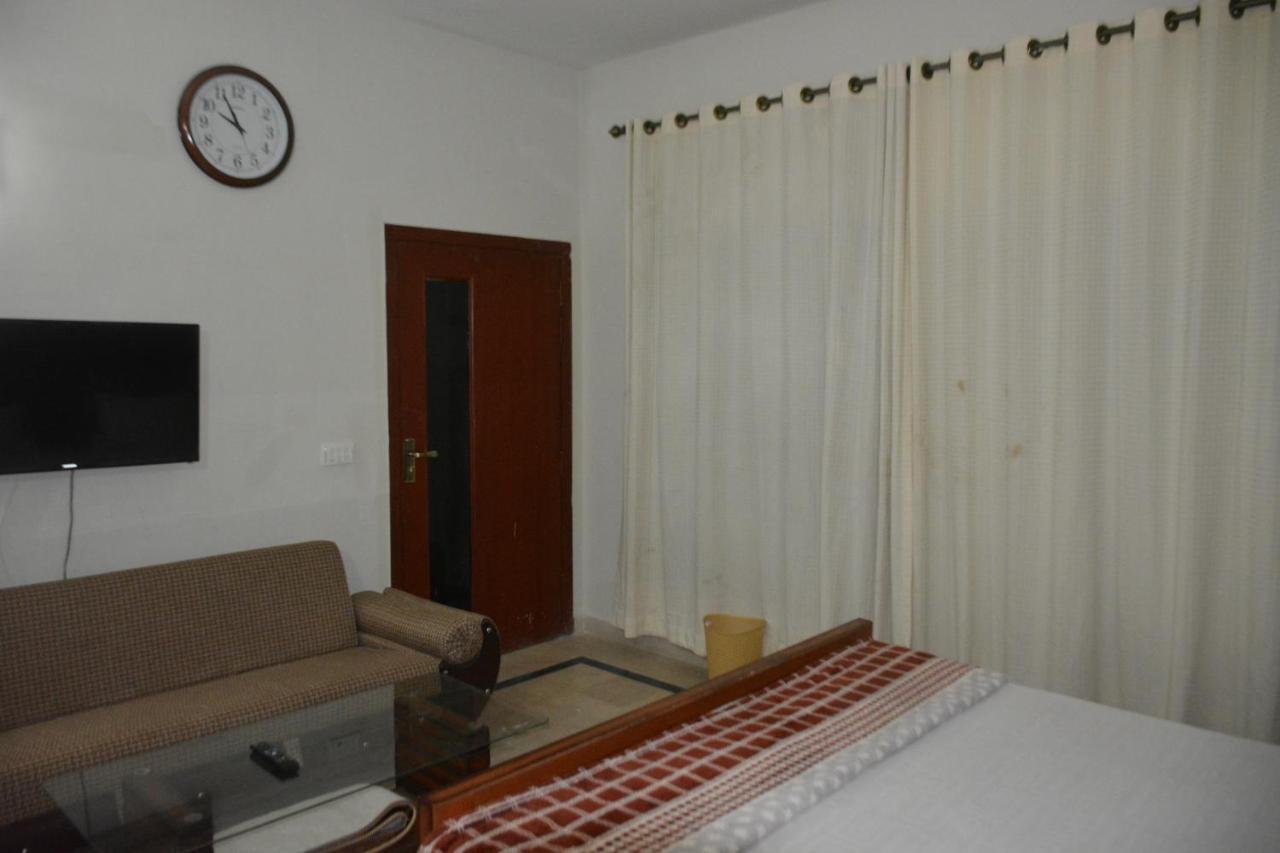 The Travelers Den Hotel อิสลามาบัด ภายนอก รูปภาพ
