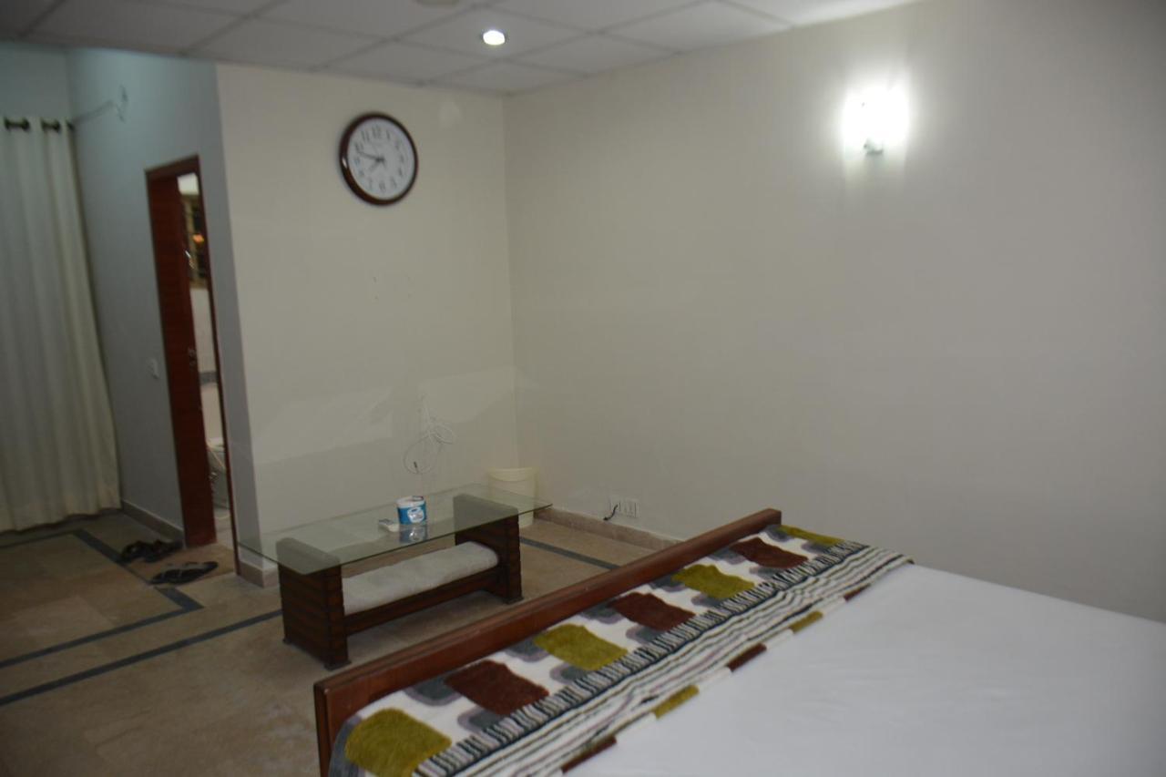 The Travelers Den Hotel อิสลามาบัด ภายนอก รูปภาพ