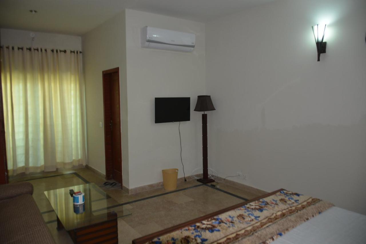 The Travelers Den Hotel อิสลามาบัด ภายนอก รูปภาพ