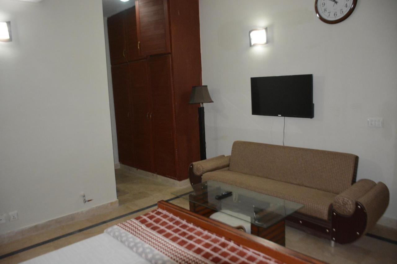 The Travelers Den Hotel อิสลามาบัด ภายนอก รูปภาพ