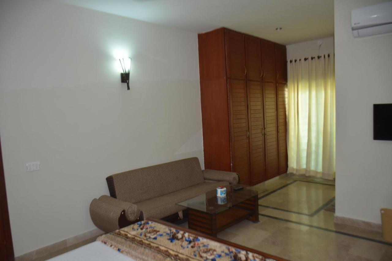 The Travelers Den Hotel อิสลามาบัด ภายนอก รูปภาพ